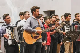 Grup tineri si adolscenti